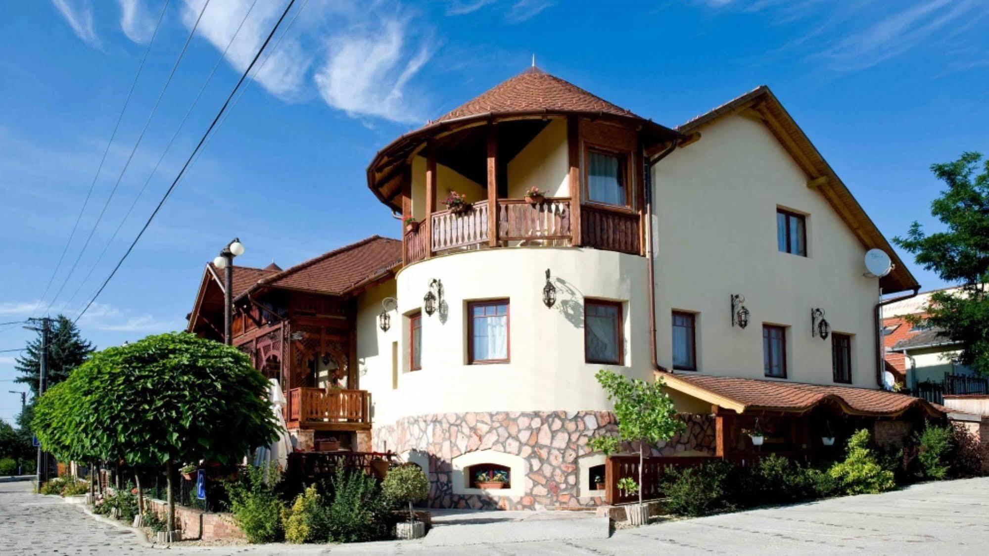 Nyilas Fogado Otel Nyíregyháza Dış mekan fotoğraf