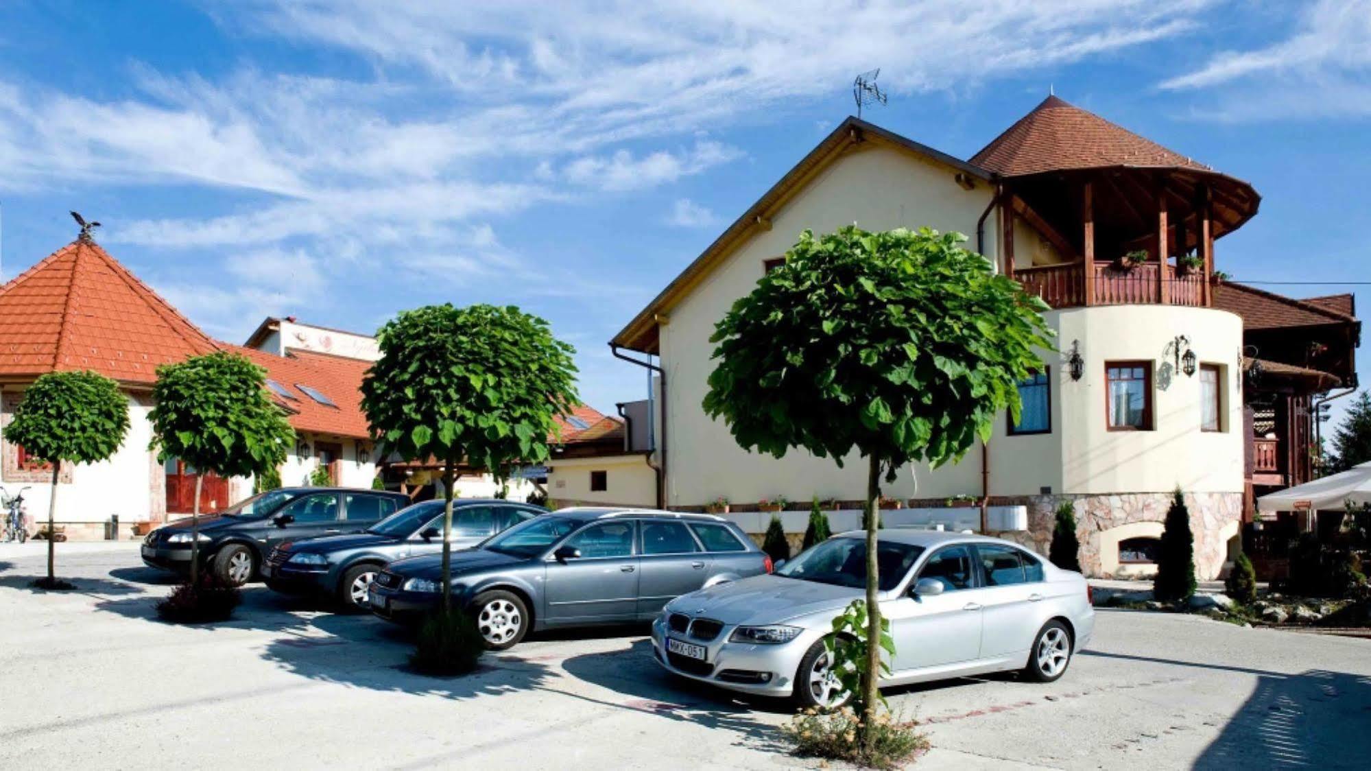 Nyilas Fogado Otel Nyíregyháza Dış mekan fotoğraf